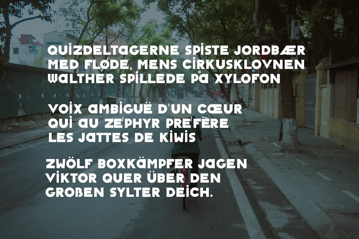 Classique Saigon Typeface preview 4